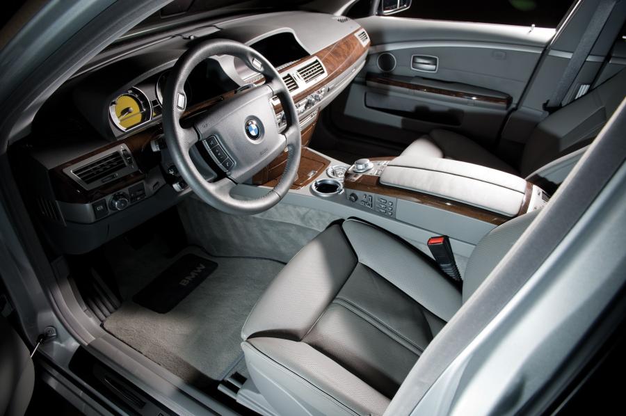  BMW 750i 2006 года  (фото 4 из 6)